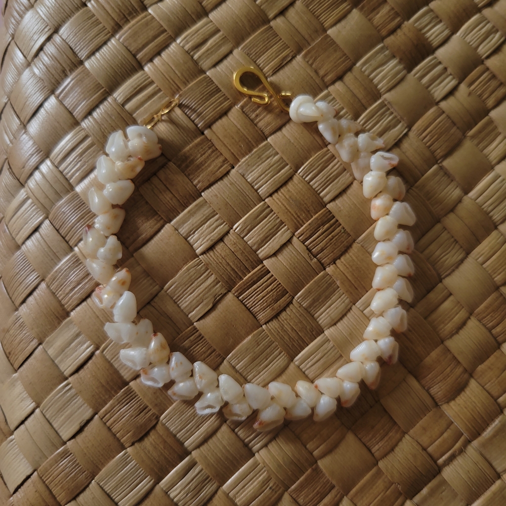 Momi Shell Bracelet - image 4